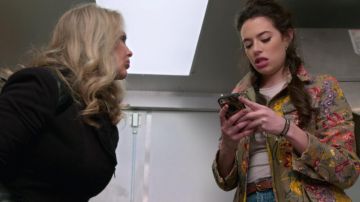 H&M Pat­ter­ned Cargo Ja­cket worn by Roxy (Chloe Bridges) as seen in Insatiable S01E12