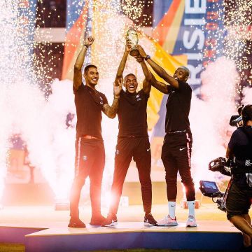 Les chaussettes blanches Nike portées par Presnel Kimpembé sur la photo Instagram de Kylian Mbappé