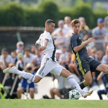 Le maillot Adidas de la Juventus de Turin 2018/2019 porté par Cristiano Ronaldo sur son compte Instagram