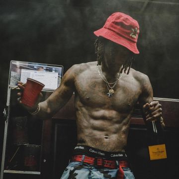 Boxer Modern Essentials Calvin Klein worn by Wiz Khalifa on his account Instagram