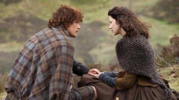 The plaid tartan Jamie Fraser (Sam Heughan) in Outlander S01E08