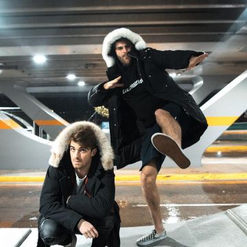 Sneakers Vans Classic Slip on  worn by  Alex Pall on an Instagram account @thechainsmokers