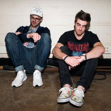Sneakers Adidas Ultra Boost  worn by Alex Pall on an Instagram account @thechainsmokers