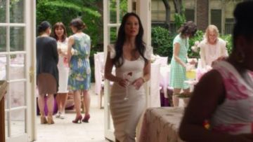 El vestido blanco de Lucy Liu (Set It Up)