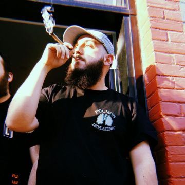 The black t-shirt Lung of platinum carried by Caballero on his account Instagram