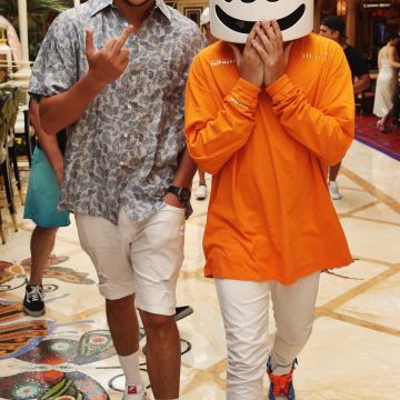 Sneakers Jordan 1 Retro High Off White "off White Unc" worn by Marshmello on his Instagram account