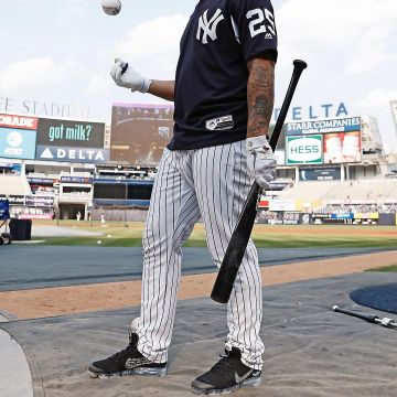 Sneakers The 10: Nike Air Vapormax Fk "off white"   worn by Gleyber Torres on an Instagram account @brkicks
