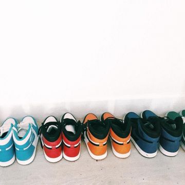 Sneakers Nike Air Jordan 1 Retro High Og Bg (gs) "2017 Release" on the account Instagram Madison Beer