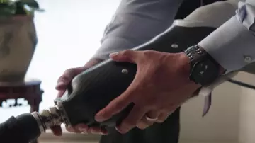 The watch Will Sawyer (Dwayne Johnson) in Skyscraper