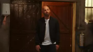 The bomber jacket black of Sylvain Marot (Franck Gastambide) in Taxi 5