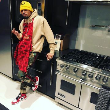 Sneakers Air Jordan 1 Retro "chicago"  worn by Chris Brown on his Instagram account
