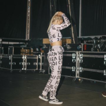 Sneakers black Vans Old Skool Platform Anne-Marie Nicholson on his account Instagram