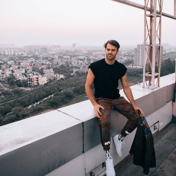 The Sneakers Vans Old Skool MLD (Podium), made by Alex Pall on his account Instagram