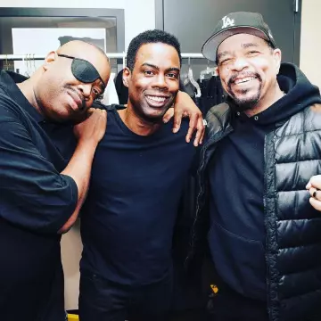 The black hat of the L. A. Dodgers worn by Ice T on the account Instagram of Chris Rock