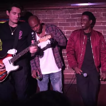 The bomber jacket bordeaux range by Chris Rock on his account Instagram