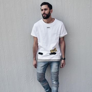 The t-shirt off white worn by Domien Loubry on his account Instagram