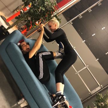 Les Sneakers Nike Air Max 90 Ultra 2.0 Flyknit "oreo"   portées par Dove Cameron sur son compte Instagram