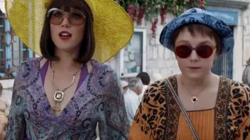 Le top violet de Ta­nya jeune (Jes­sica Kee­nan Wynn) dans Mamma Mia! Here We Go Again