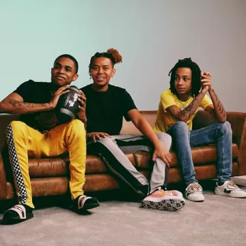 Les sneakers Gucci Ace à patchs amovibles blanches que porte le rappeur YBN Nahmir sur son compte Instagram