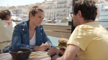 El perfecto azul usado por Lucie (Lorie Pester) en Tomorrow Belongs to Us - Episodio 255