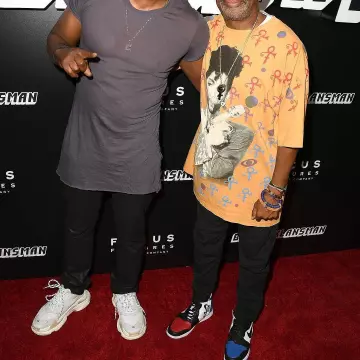 Sneakers AIR JORDAN 1 REBEL XX OG "TOP 3"   worn by Spike Lee  on an Instagram account @complexsneakers