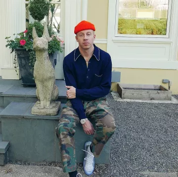 Sneakers Converse Chuck 70 Hi "off white"    worn by Macklemore on his Instagram account