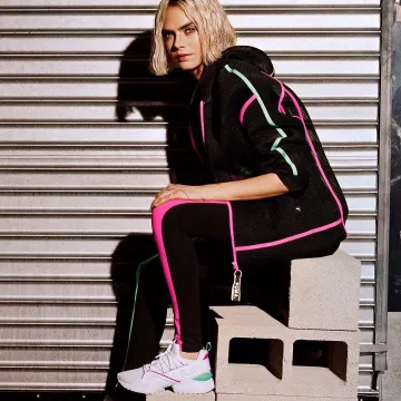 The pair of Puma Evolution Muse Maia Street 1 worn by Cara Delevingne on his account Instagram