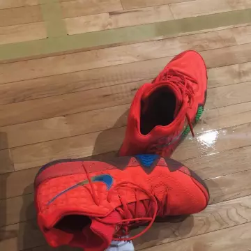 Les Sneakers Nike Kyrie 4  "lucky Charms"  de Jayson Tatum vues sur le compte Instagram @brkicks
