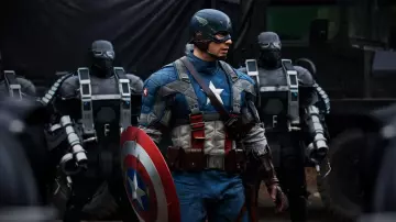 La réplique du bouclier en vibranium de Steve Rogers / Captain America (Chris Evans) dans Captain America : The First Avenger