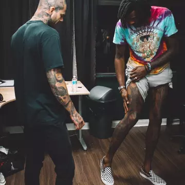 Les Sneakers Vans Classic Slip On  portées par Deandre Jordan sur son compte Instagram