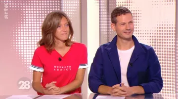 Le top rouge "Weekend Addict" de Marie Bonnisseau dans 28 minutes du 15/08/2018