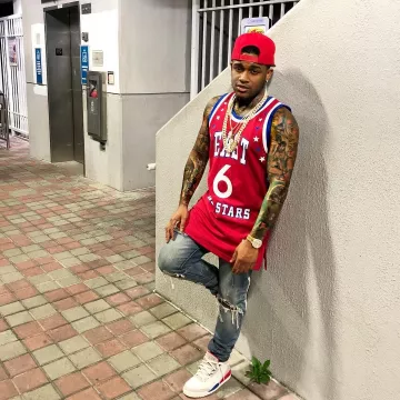 Baskets Air Jordan 3 Retro "charité Jeu" porté par Prétentieux sur son Instagram compte