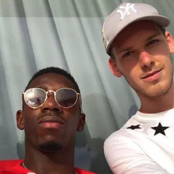 The golden brown sunglasses Ray Ban Ousmane Dembélé on his account Instagram