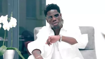 The pair of Ray-Ban aviator worn by Franglish in her video clip nothing in featuring with Keblack