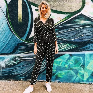 El traje de lunares blancos negros de Zoella (Zoe Sugg) en su cuenta de Instagram