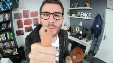 El pulgar táctil visto en el video de YouTube de Cyprien "Objetos WTF"