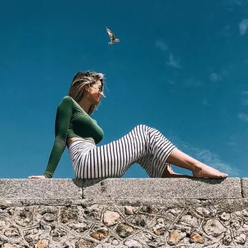 Crop top de manga larga caqui de Zoella (Zoe Sugg) en su cuenta de Instagram