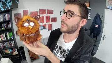 The plush Chewbbaca dancing and singing view in the video "the objects WTF" Cyprian