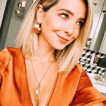 El vestido de satén naranja quemado de Zoella (Zoe Sugg) en su cuenta de Instagram