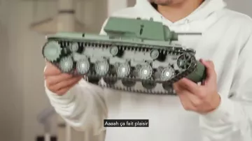 Le tank dans la vidéo YouTube Mister V reçoit encore les cadeaux de Cyprien