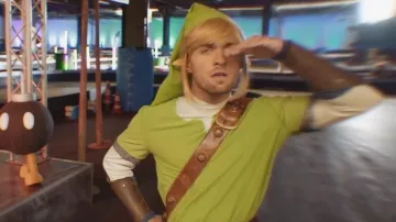 Le costume Zelda de Link porté par Squeezie dans la vidéo Mario carte bleue all star de McFly & Carlito