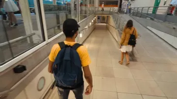 The backpack blue worn by Mastu in his video "We exchange our cards for 24 hours"