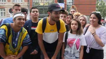 The blue jacket Nike view in the video "we exchange our cards for 24" Mastu