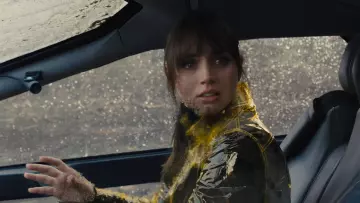 L'im­per­méable trans­pa­rent de Joi (Ana de Ar­mas) dans Blade Run­ner 2049