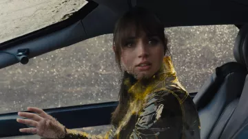 Joi's (Ana de Ar­mas) trans­pa­rent vinyl jacket as seen in Blade Run­ner 2049