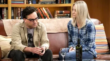 The t-shirt "Tree gear" worn by Leonard Hofstadter (Johnny Galecki) The Big Bang Theory S11E02