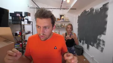 The 5 lipsticks staining seen in the video "You guess the price or you the door" of Peter Croce