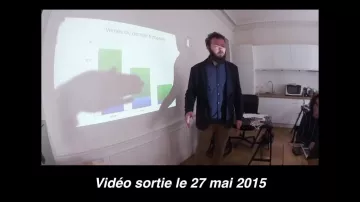 Le pantalon beige porté par Daniil dans la vidéo "Tu devines le prix ou t'es obligé de le porter"