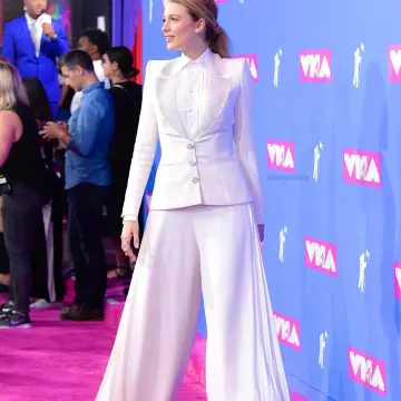 L'ensemble blazer blanc de Blake Lively aux MTV Video Music Awards 2018