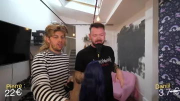 La mitaine tenue par Pierre Croce dans sa vidéo "Tu devines le prix ou t'es obligé de le porter"